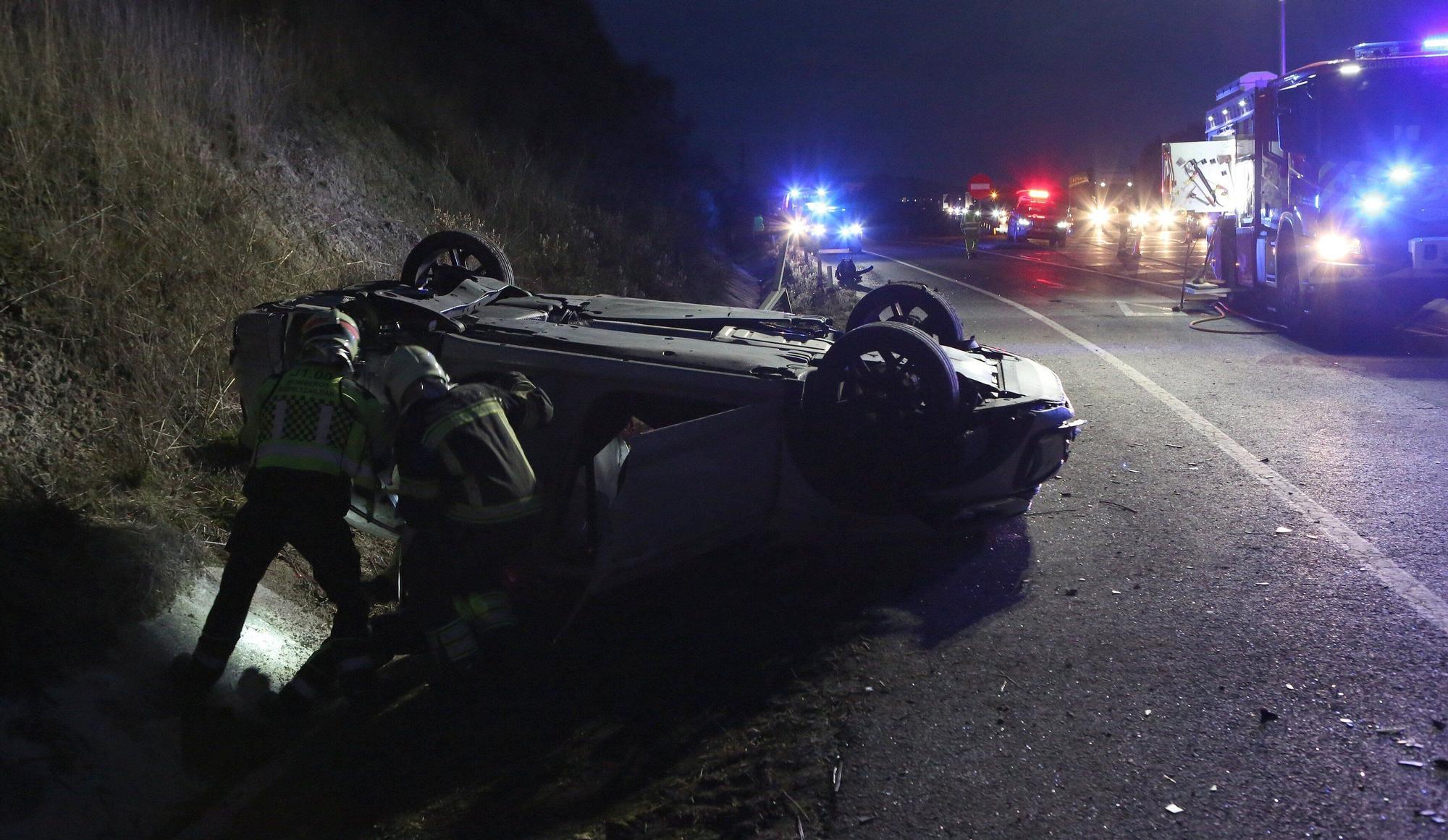 Fotos del accidente en la A-15 en Esquíroz con cuatro heridos, dos menores