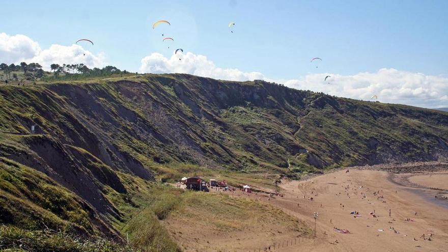 El PNV denuncia la eliminación de los baños de la playa de Barinatxe