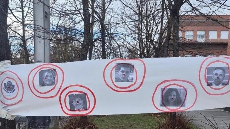 El PSE denuncia carteles &quot;amenazantes&quot; en Gasteiz con la foto de Andueza en una diana