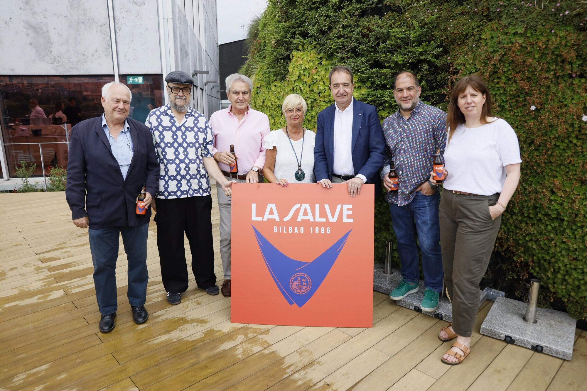 Arturo Trueba con Juankar Bilbao, Tomás Sánchez, Itziar Urtasun, Rafael Gardezabal, Luis Arbiol y Janire Torvisco.