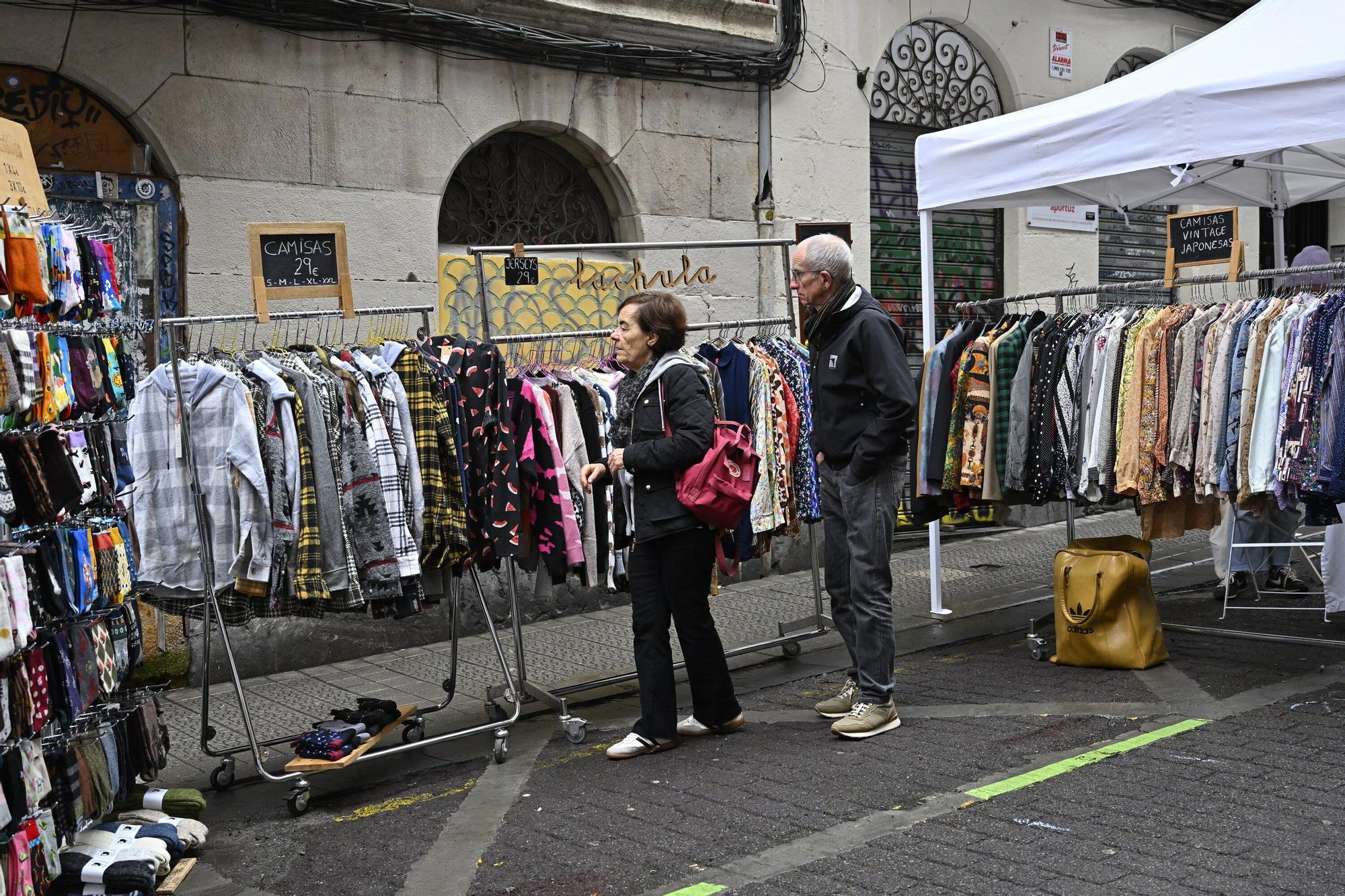 En imágenes: el mercado del Dos de Mayo se viste de Navidad