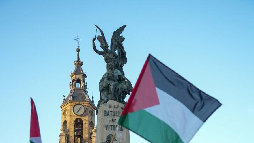 Arde un contenedor cerca del Campus en el inicio de la jornada de huelga por Gaza