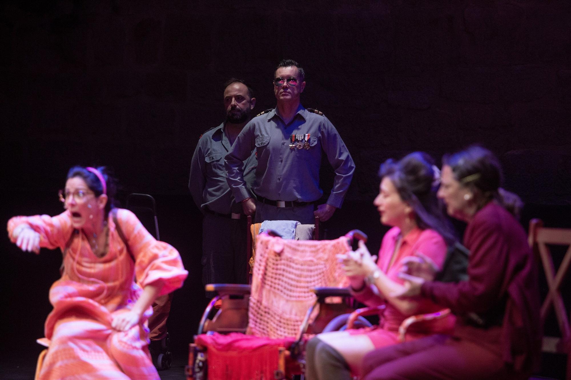 Fotos de 'Las bingueras de Eurípides' en el Festival de Teatro de Olite 2025