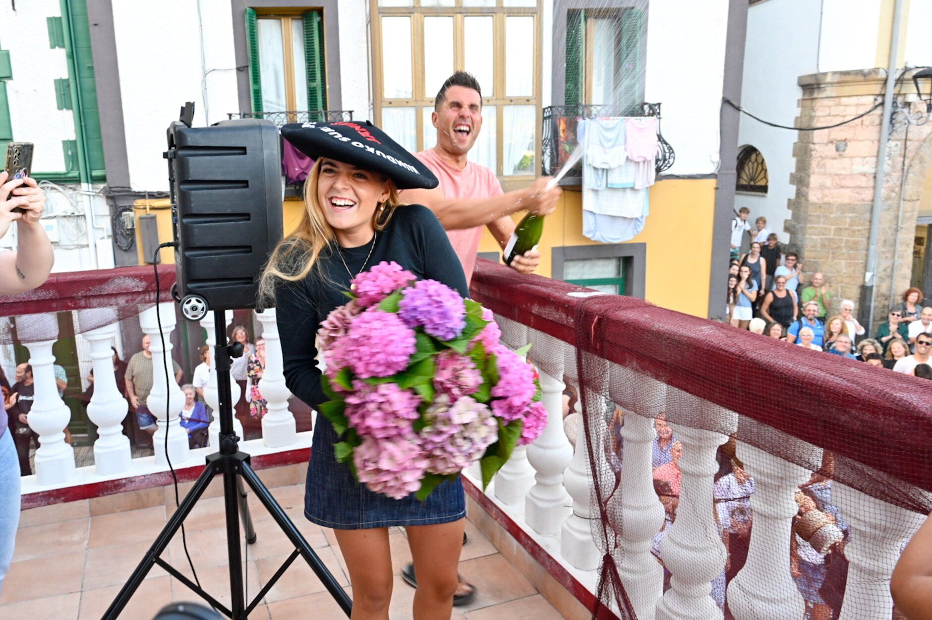 Zumaia rinde un emocionante homenaje a la campeona del mundo Janire Gonzalez Etxabarri