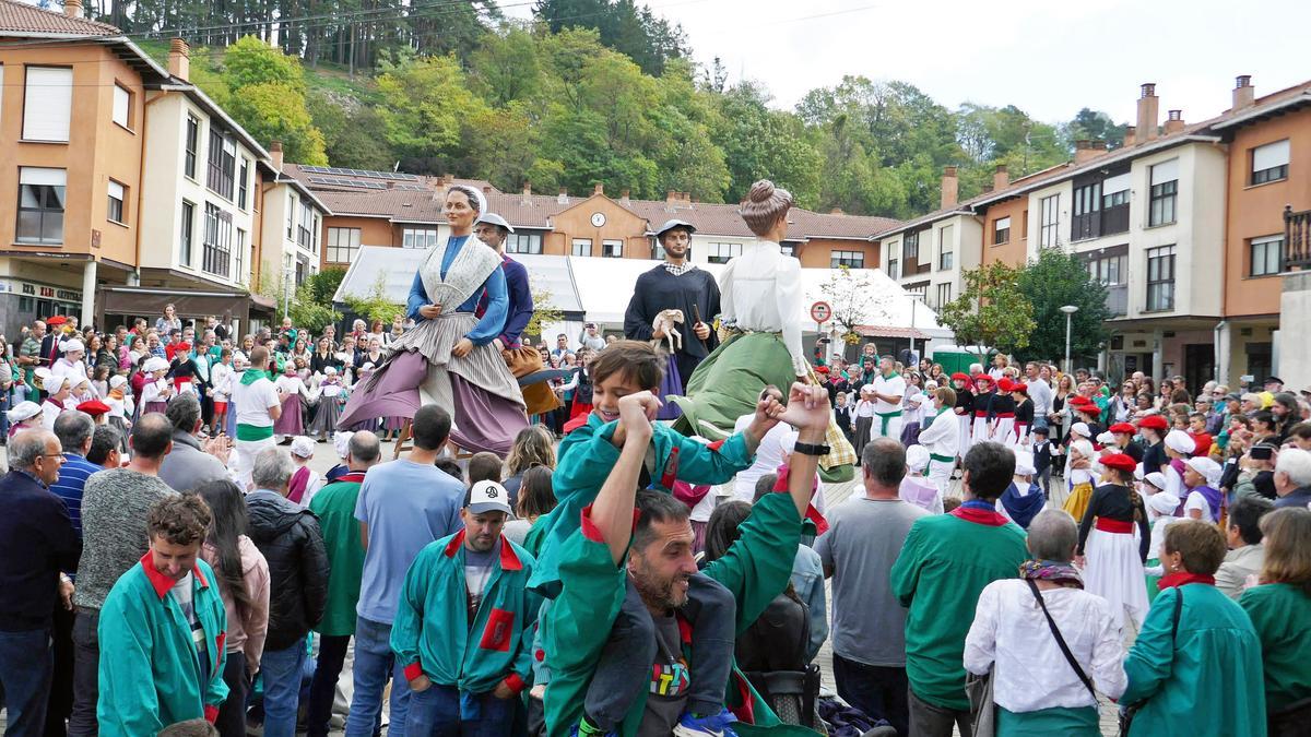 La Comparsa de Lekunberri-Larraun no faltará estas fiestas, el sábado y el domingo.