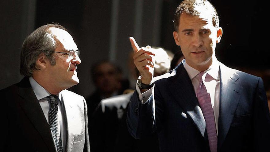 El príncipe de Asturias, que presidió hoy en la Universidad Autónoma de Madrid la clausura del Encuentro Internacional &quot;Construyendo una Universidad Comprometida, Más Allá de la Torre de Marfil&quot;, acompañado del ministro de Educación, Ángel Gabil
