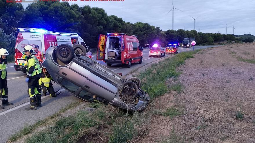 Trasladado tras salirse de la vía y volcar en la NA-115 en Olite