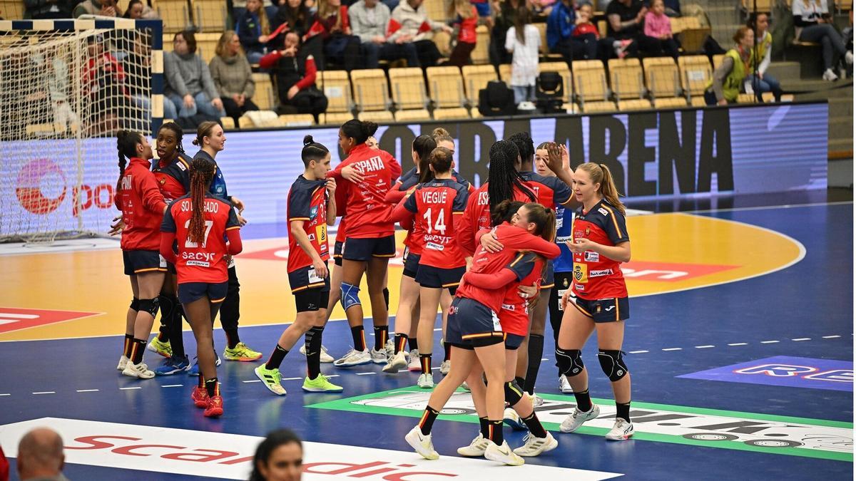 Las integrantes de la selección española que han participado en la Posten Cup, con ocho jugadoras del Super Amara Bera Bera.