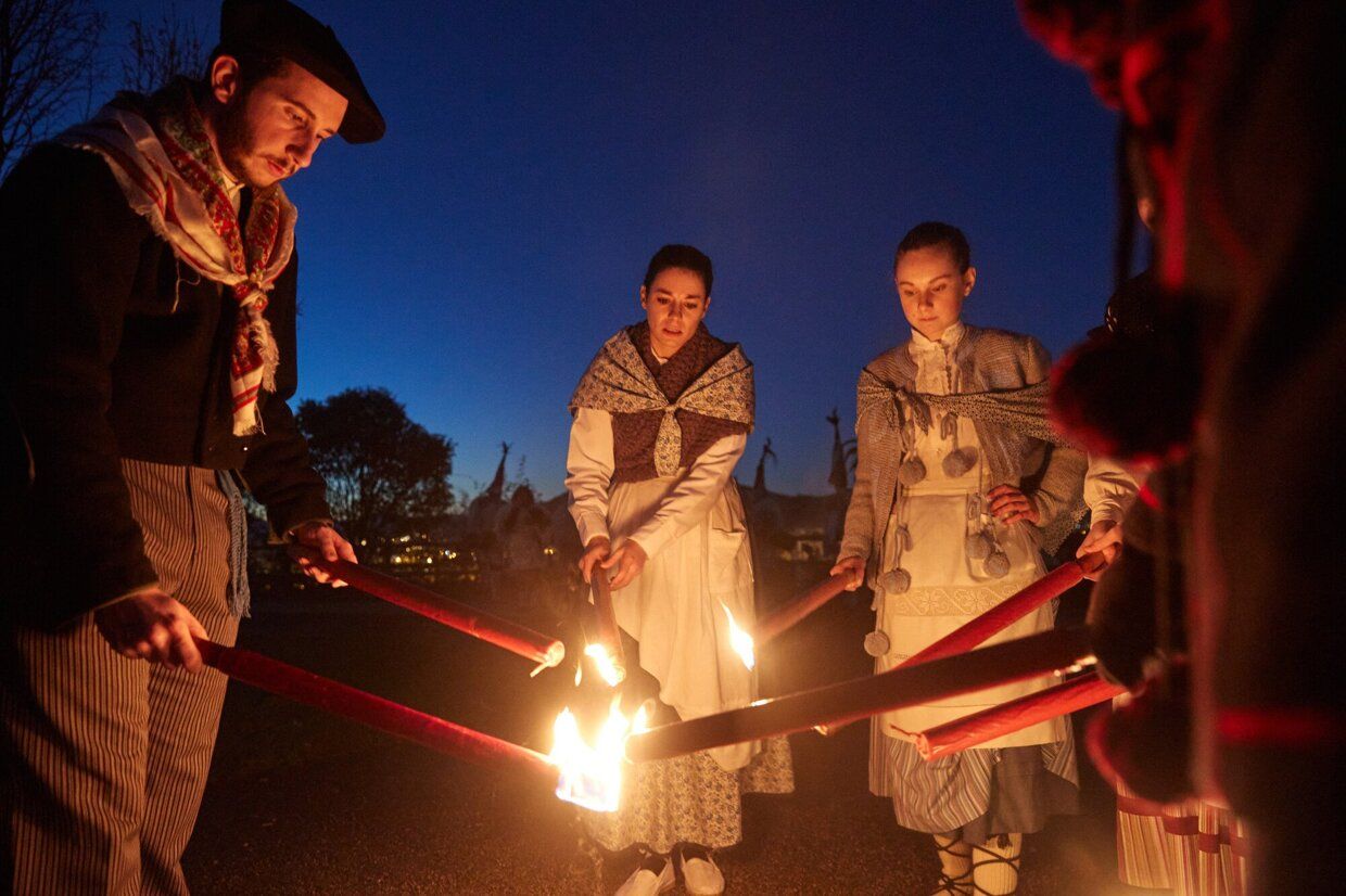 Burlada recibe a Olentzero y Mari Domingi