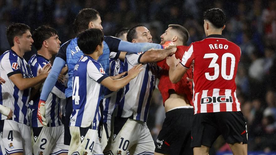 Sancet la lía al término del partido