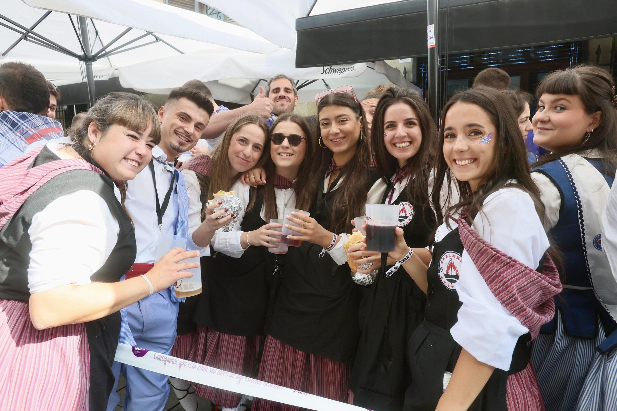 En imágenes: Blusas y neskas disfrutan de Santiago
