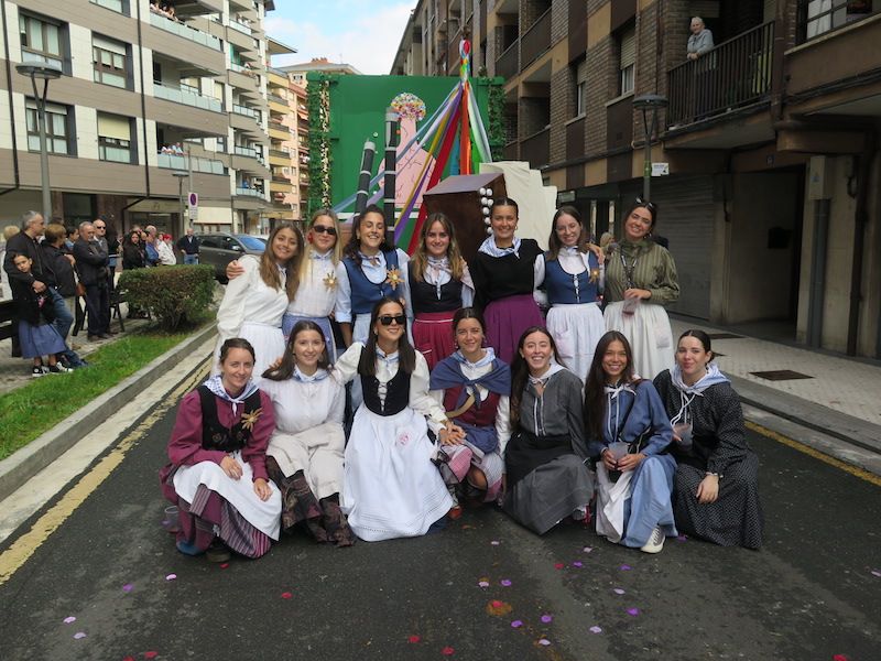 El desfile de la Euskal Jaia de Urretxu, en imágenes