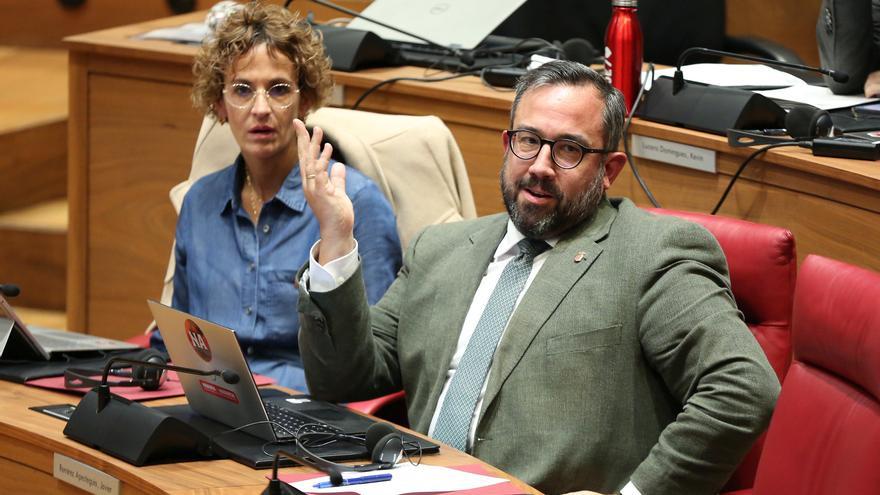 Fotos del pleno del Parlamento de Navarra (14 de mayo de 2026)