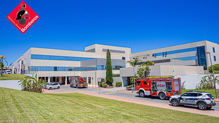 Un incendio en el Hospital de Torrevieja deja dos heridos graves y obliga a reubicar a 90 pacientes