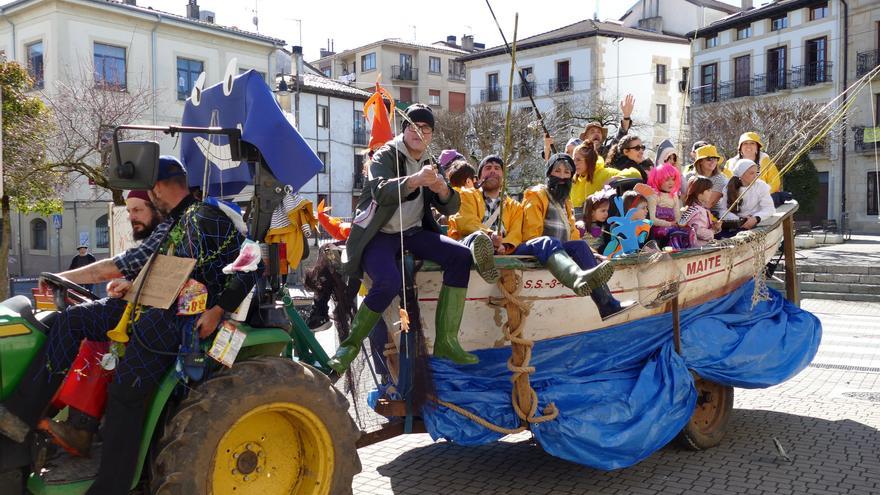 En Altsasu no se quitan la máscara... y en Olazti tampoco