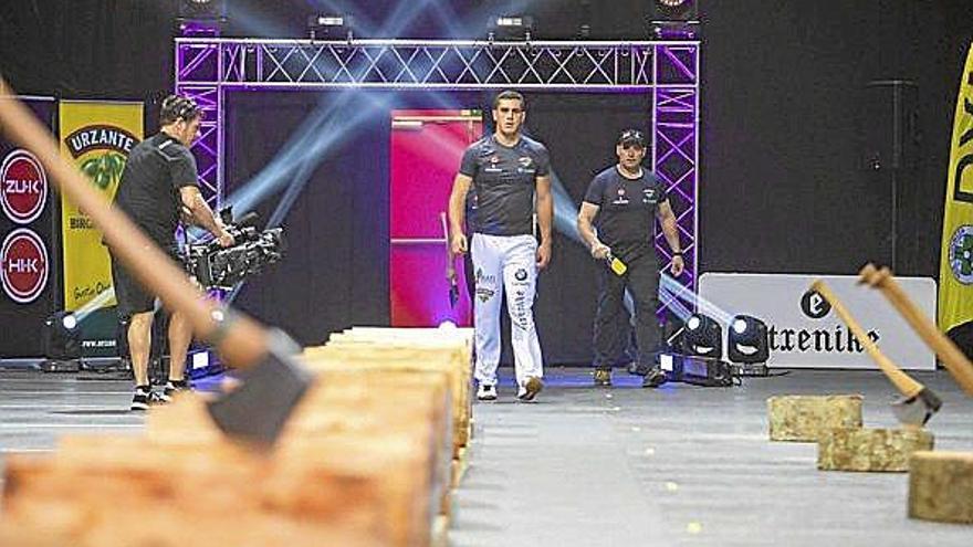 A las 12 y media Iker hizo su entrada en el Arena.