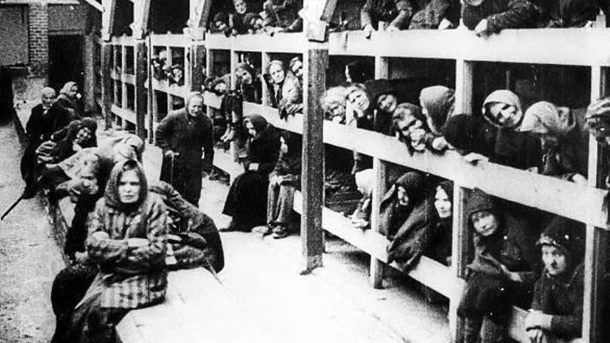 Los barracones, hacinados, este de mujeres, eran el ‘único refugio’ en los campos de la muerte.