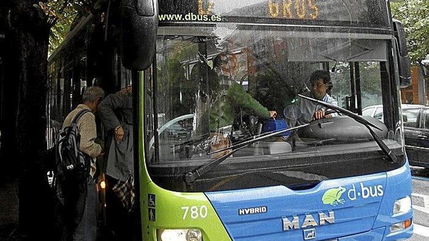La puntualidad de las líneas de Dbus se resiente con los atascos del verano