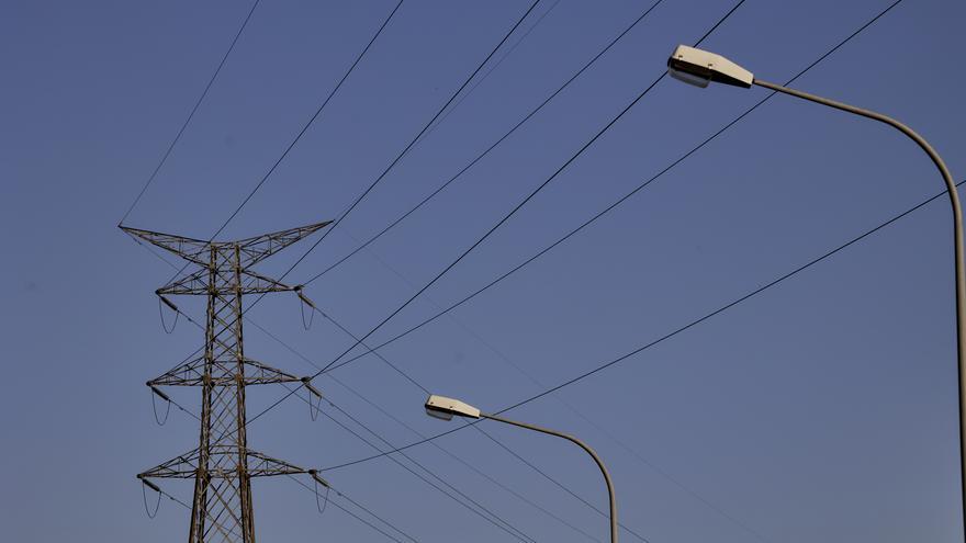 La ola de calor dispara el precio de la luz a máximos desde marzo