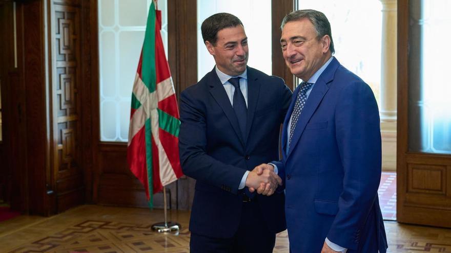 El PNV y Pradales pactan con Sánchez más potencia eléctrica para la industria vasca