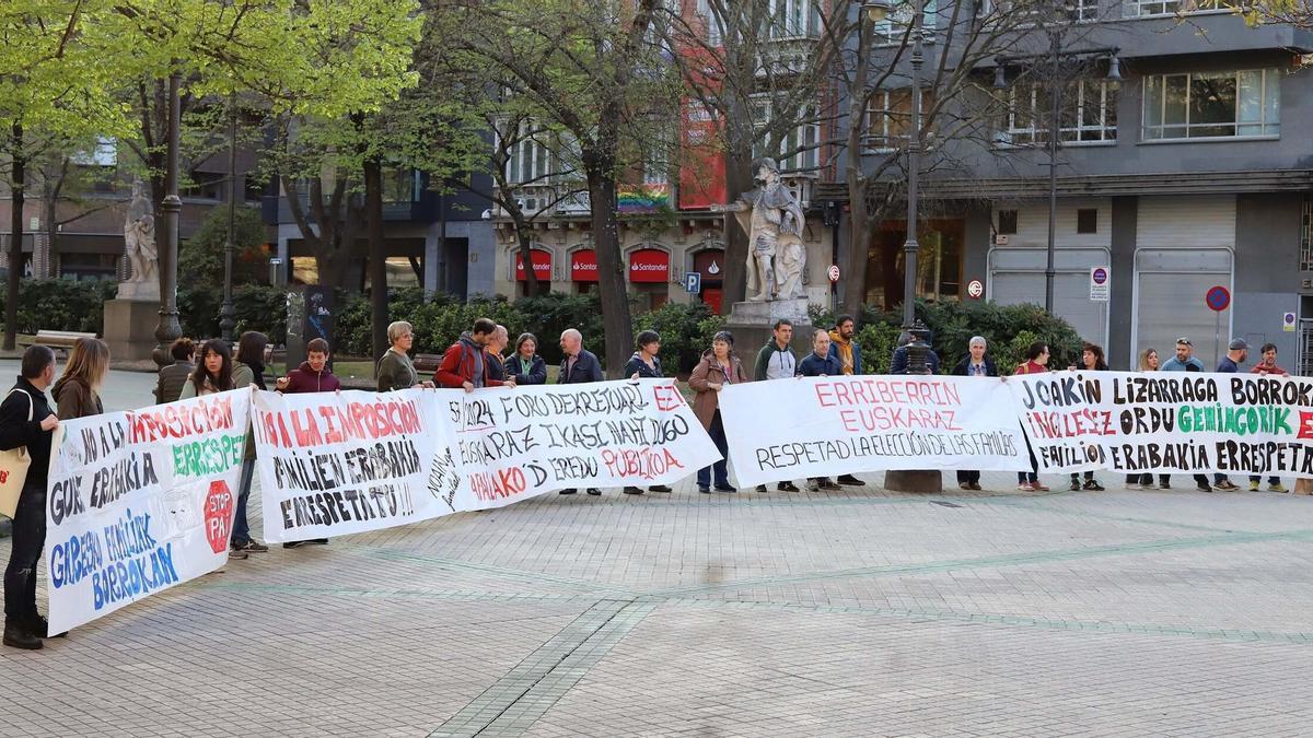 Concentración de varios colegios contra la norma PAI.