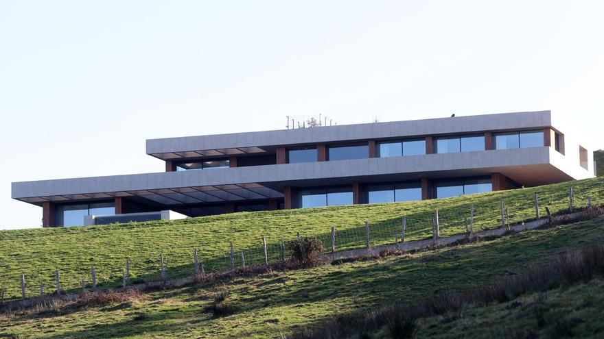 Ekologistak Martxan y Haritzalde amplían su denuncia contra el chalet de Xabi Alonso en Igeldo