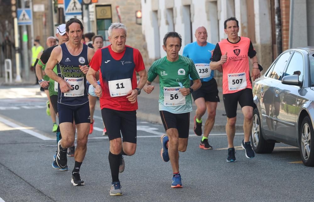 Imágenes de la carrera de Hiru Herri en Huarte este domingo