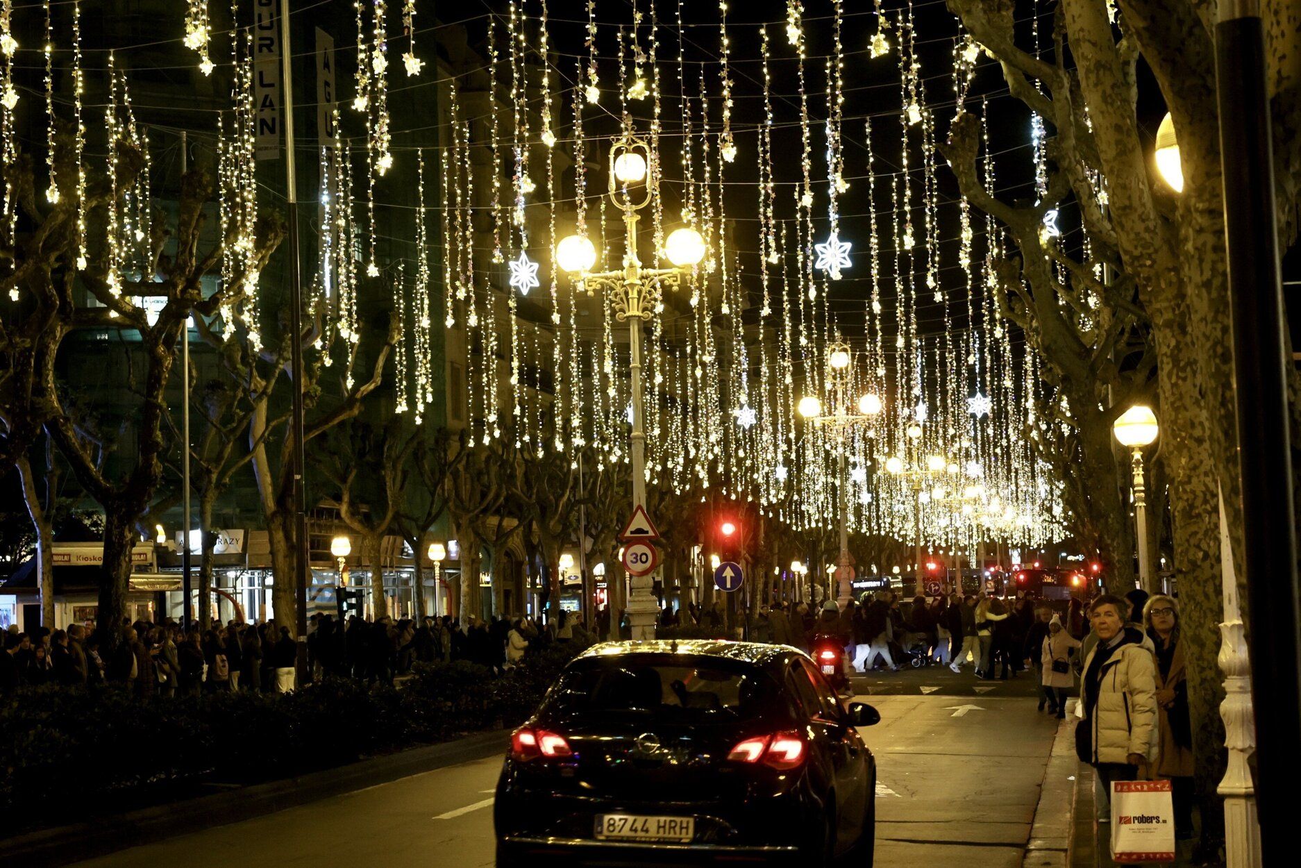 Espectacular encendido de las luces de Navidad en Donostia