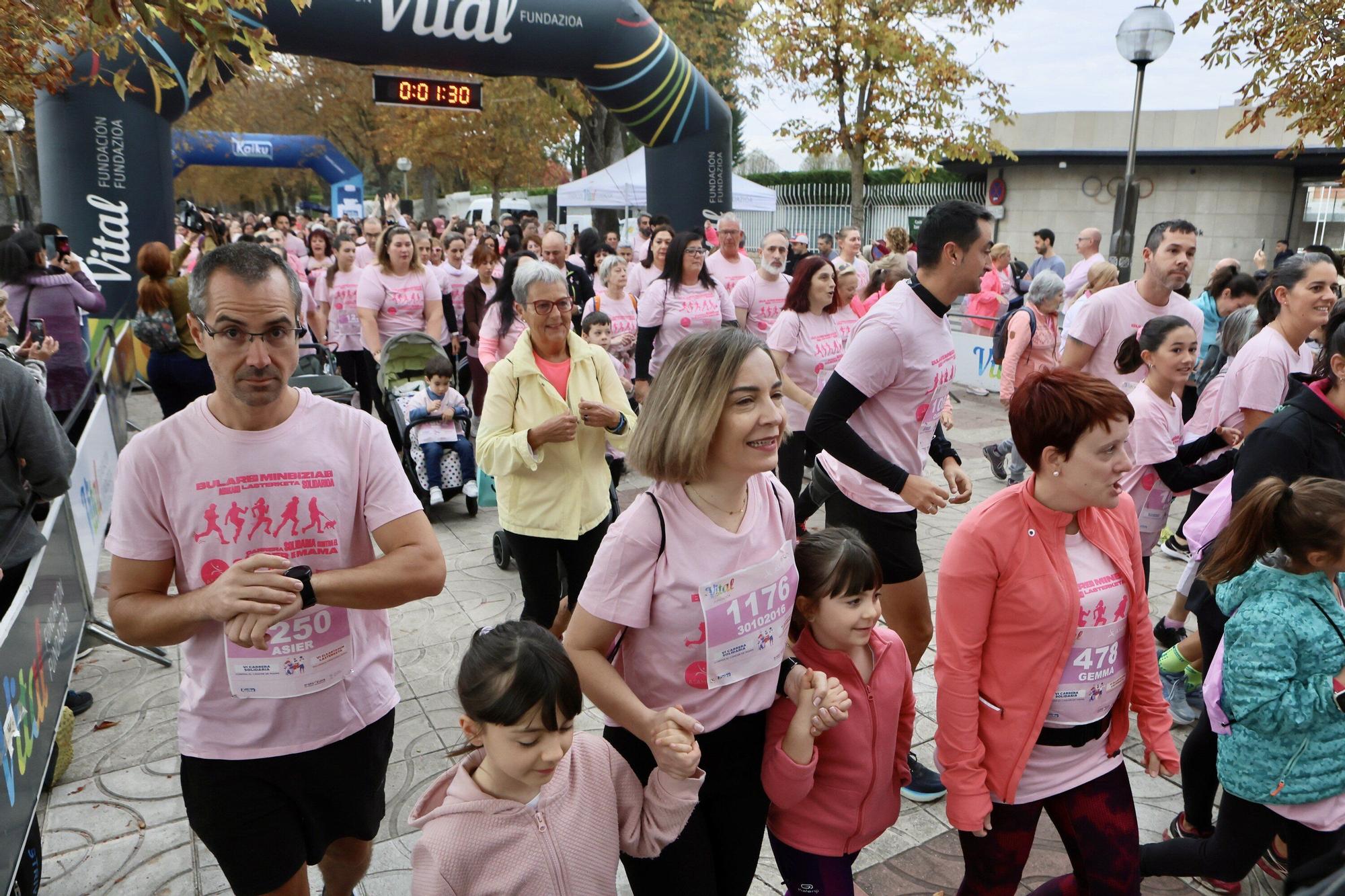 En imágenes: Vitoria se vuelca con la VI Carrera Solidaria contra el Cáncer de Mama