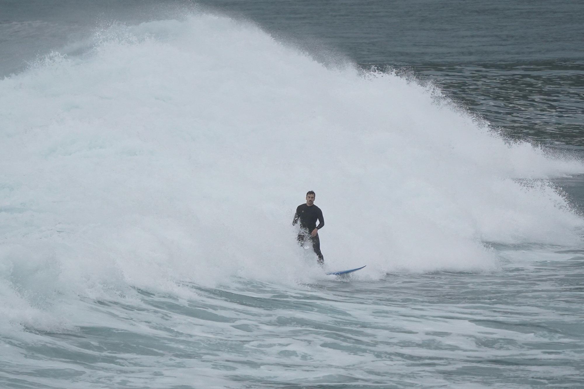 En imágenes: "La comunidad del surf está como loca, suele haber pocos días al año con olas como estas"