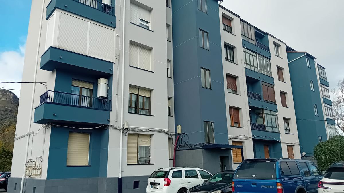 Los edificios del barrio Landatas con las fachadas ya rehabilitadas