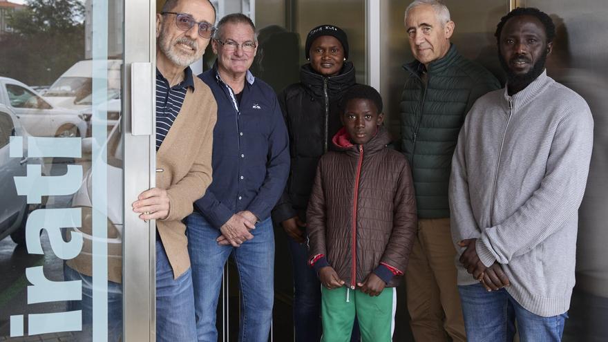 Un viaje de bus que cambió la vida de una familia de Gambia