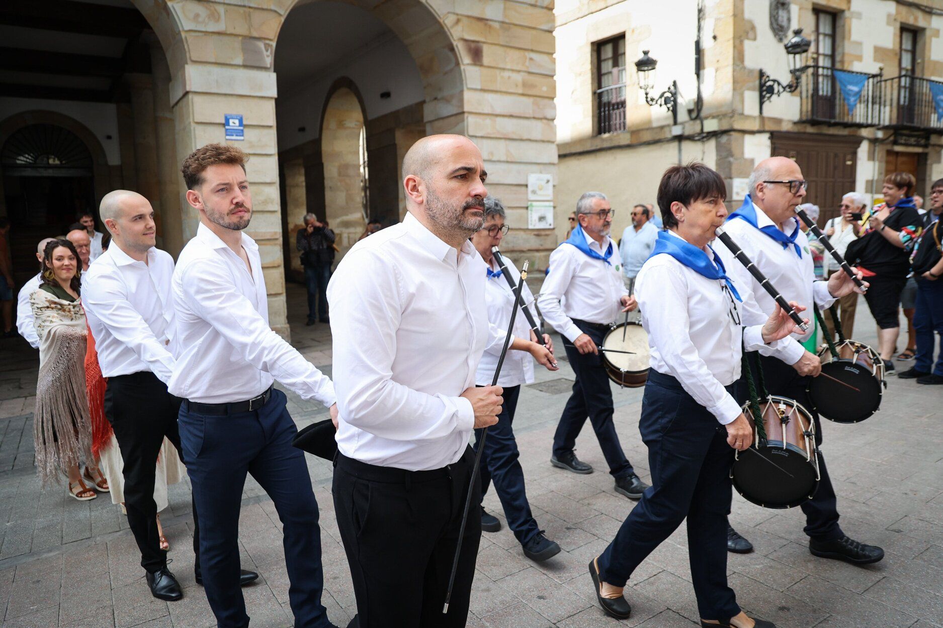 Emoción en Ordizia con el baile de los Santaneros