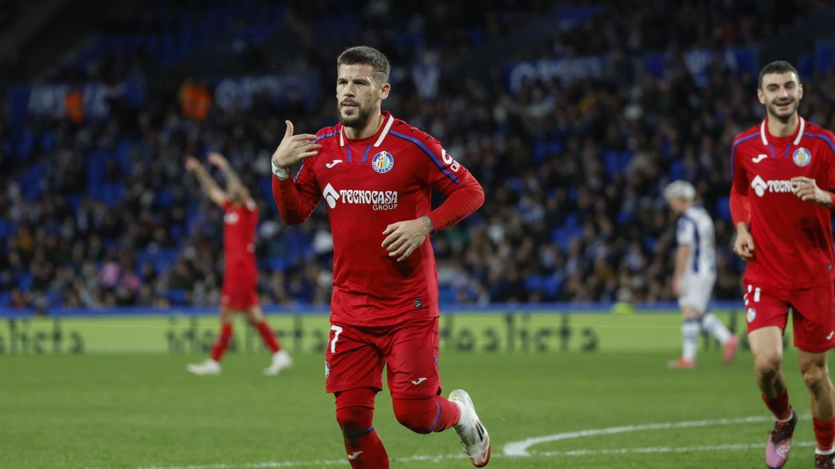 Carles Pérez celebra un gol.