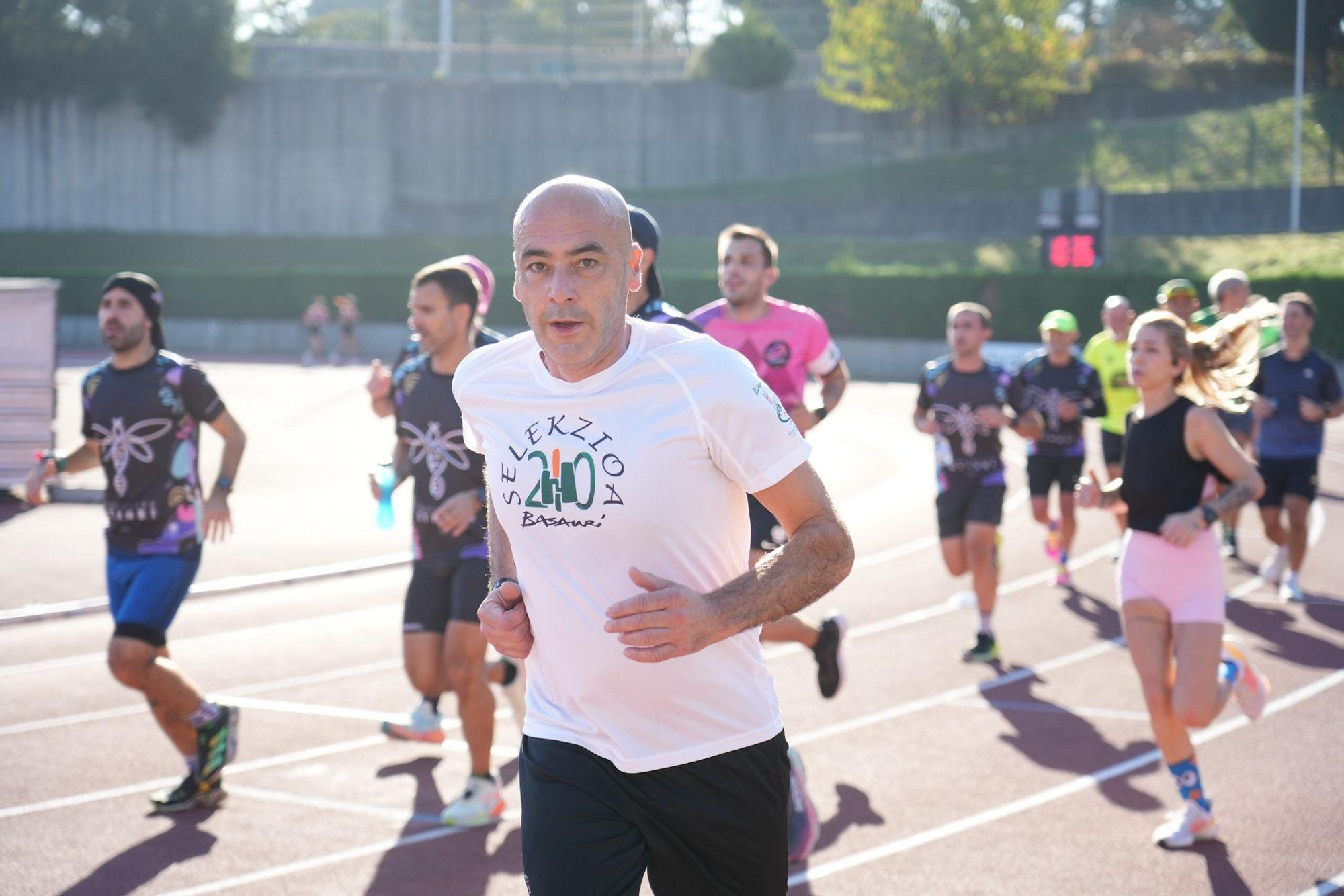 Basauri arropa a Yeray González en la final de su reto '12 maratones en 12 meses' por la asociación CNTTB1