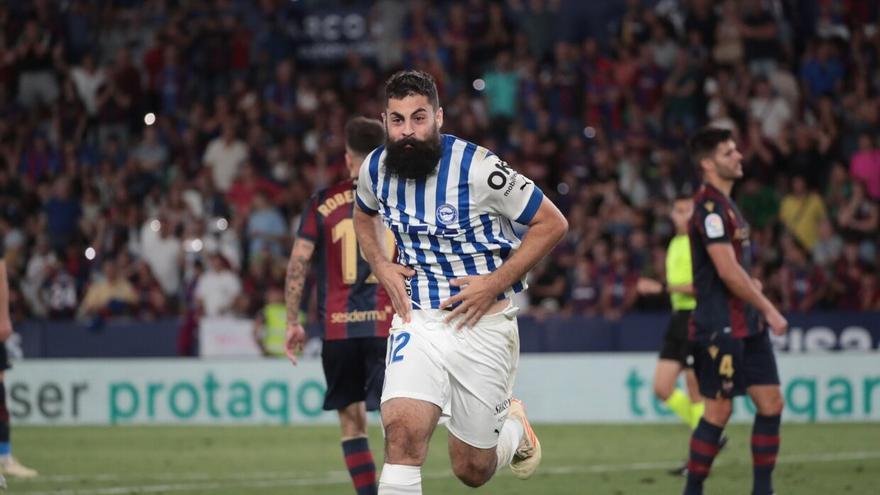 Dos supervivientes granotas de la gran noche albiazul en Orriols