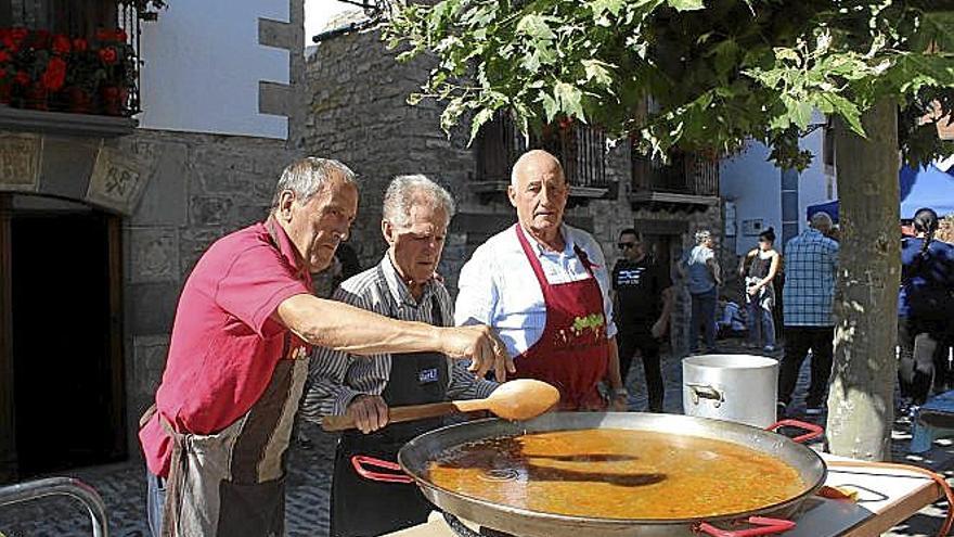 Paella de Valentín Alzueta, Miguel Ozcoidi y José Samper.