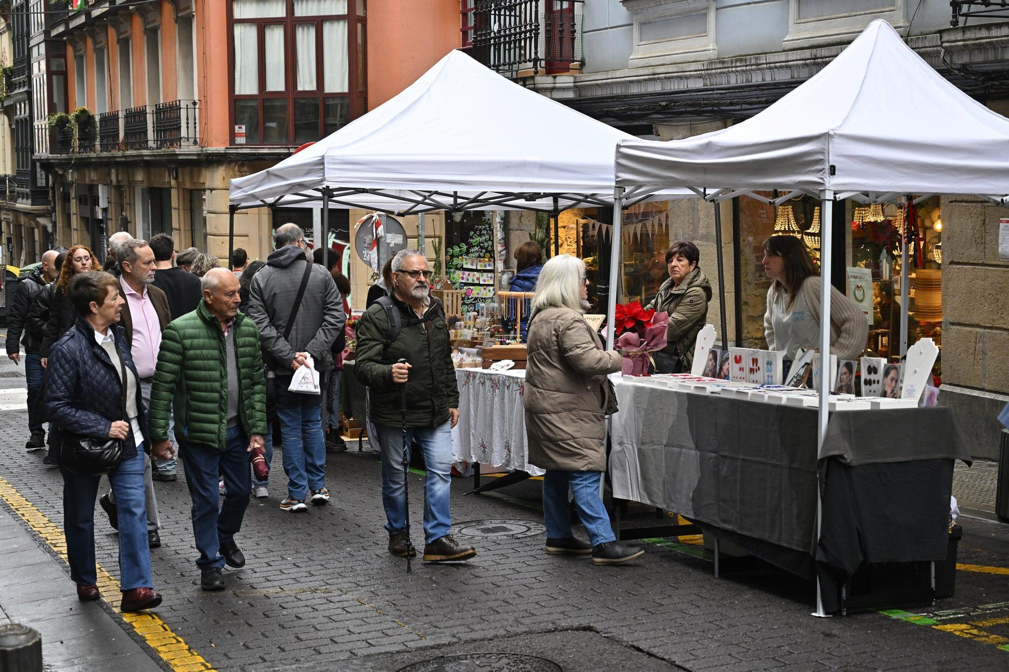 En imágenes: el mercado del Dos de Mayo se viste de Navidad