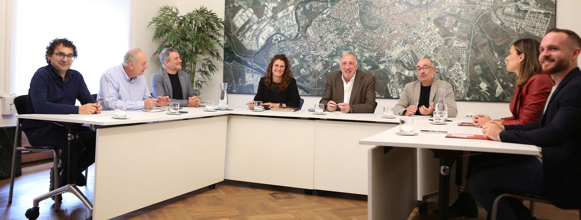Primeros contactos en Pamplona para negociar los Presupuestos de 2026