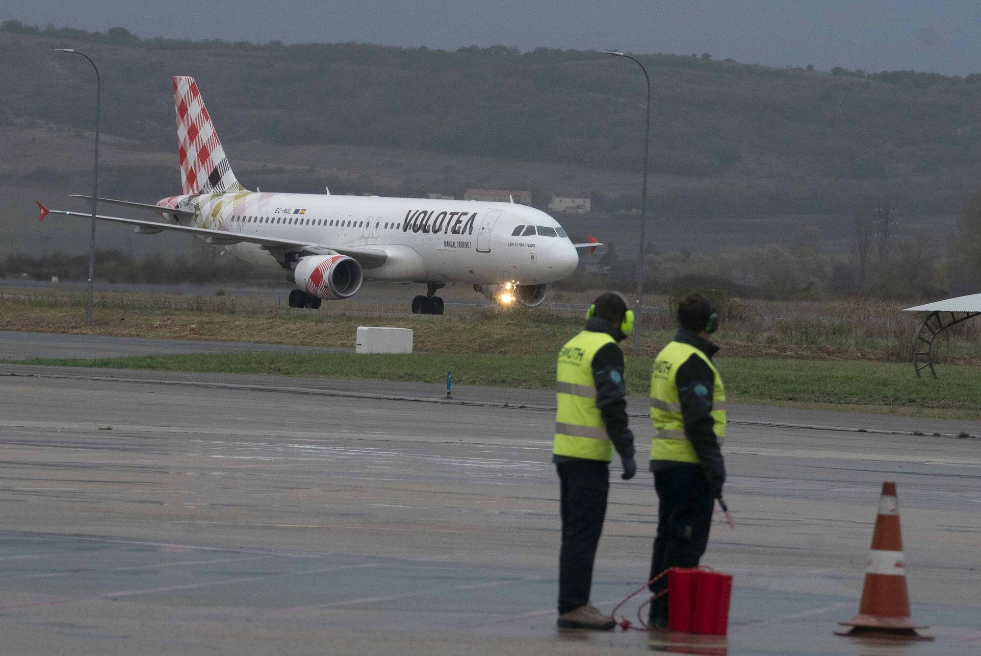 En imágenes: Foronda estrena los vuelos regulares a Barcelona y Madrid