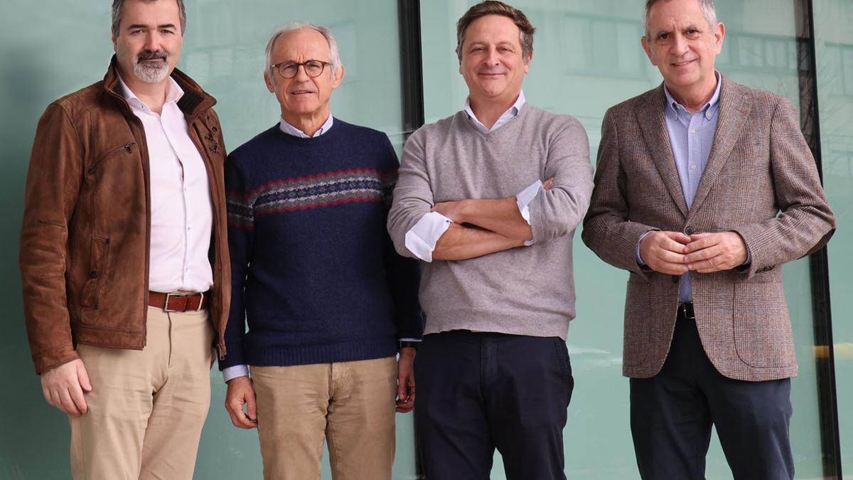 Ezkerretik eskuinera:Pedro Ramos-Cabrer (CIC-Biomagune), Carlos Matute (UPV/EHU, CIBERNED), Alberto Cabrera (Osatek, HT-Médica, Biobizkaia) eta Alfredo Rodríguez-Antigüedad (UPV/EHU, Biobizkaia).