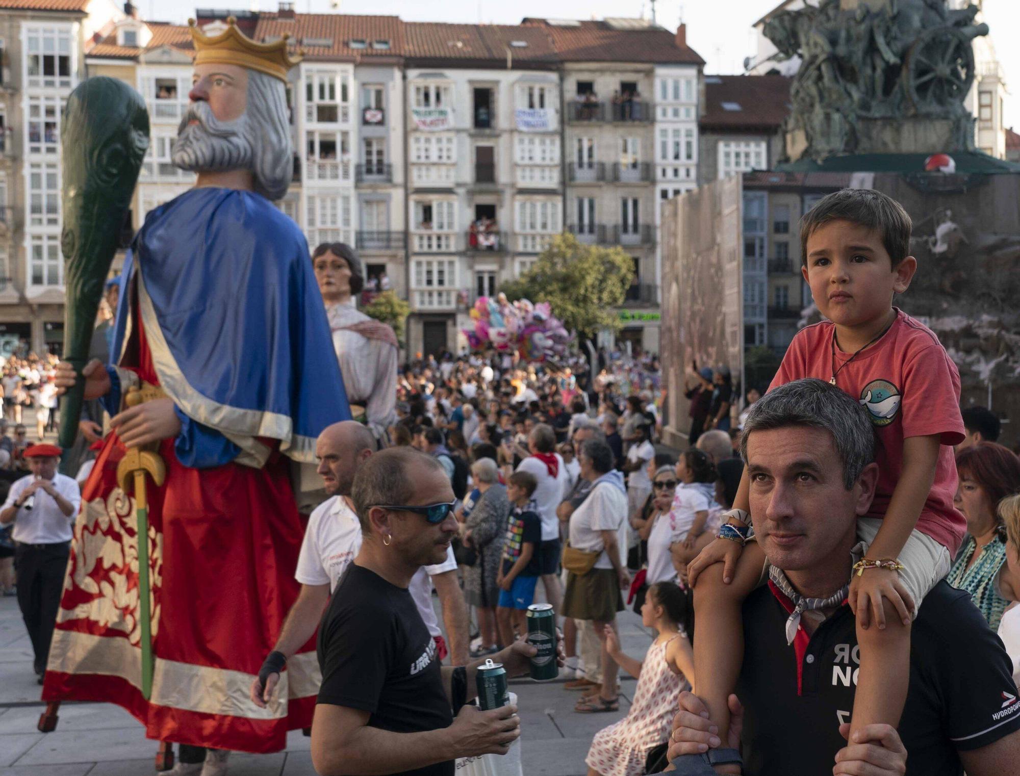 En imágenes: Así ha sido la tradicional Comitiva Municipal de ida a Vísperas