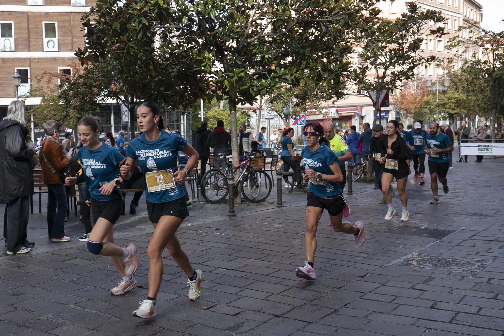 En imágenes: Miles de personas participan en La Conquista de la Almendra