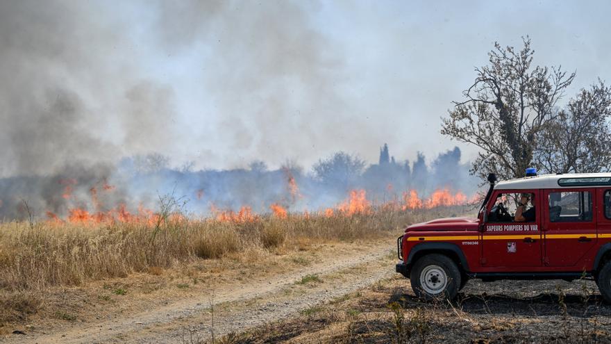 El fuego en el sur de Francia &quot;ya no avanza&quot; aunque sigue sin estar controlado