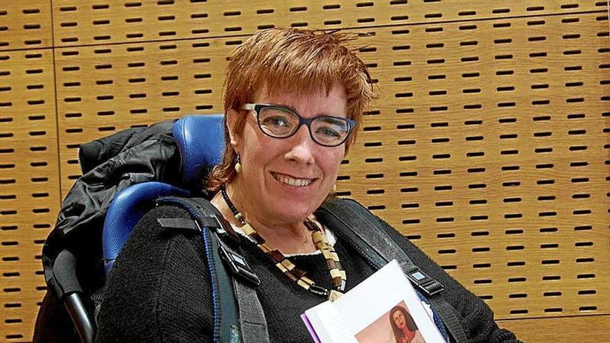 María Blasco Gamarra, presentó su libro en Civican.  | FOTO: IÑAKI PORTO
