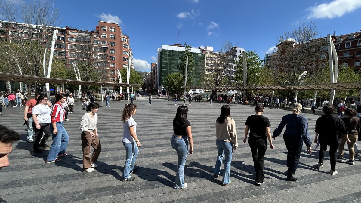 Las romerías permiten poner en práctica lo aprendido en los cursos de danzas tradicionales. / BDB Las romerías permiten poner en práctica lo aprendido en los cursos de danzas tradicionales. / BDB