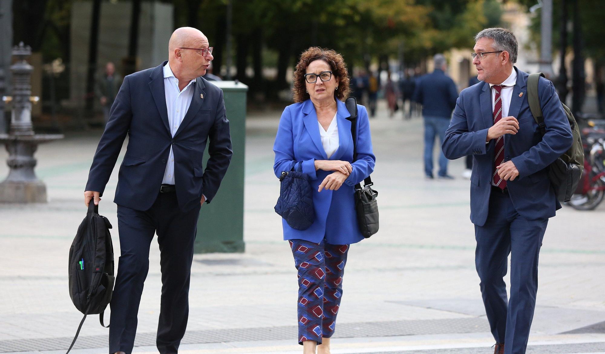Fotos del pleno del Parlamento de Navarra del 9 de octubre