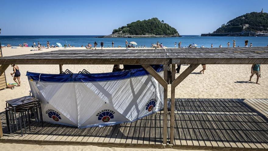 Muere un hombre de 77 años tras ser rescatado del agua en la playa de Ondarreta en San Sebastián
