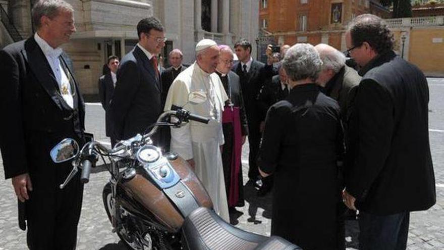 El Papa vende la moto