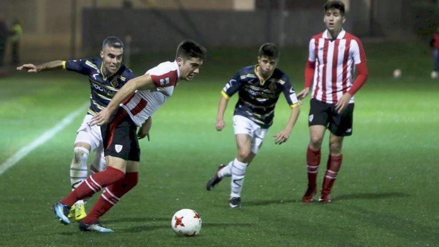 El Bilbao Athletic llevó el peso del encuentro.